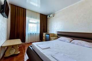 Гостиница Дубок Лермонтово Двухместный номер с 1 кроватью или 2 отдельными кроватями-1