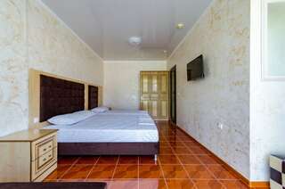 Гостиница Дубок Лермонтово Четырехместный номер-8