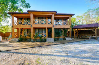 Гостиница Дубок Лермонтово Четырёхместный номер в деревянном коттедже-1