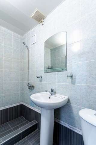 Гостиница Дубок Лермонтово Трехместный номер-9