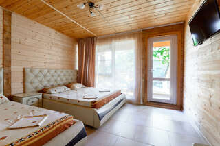 Гостиница Дубок Лермонтово Четырёхместный номер в деревянном коттедже-5