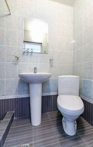 Гостиница Дубок Лермонтово Четырехместный номер-11